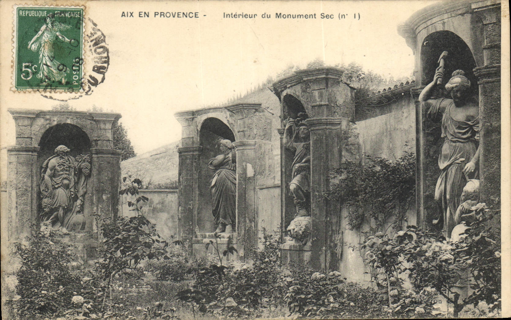 Aix-en-Provence — Interior del Monumento Sec (n° 1) — Editor no visible