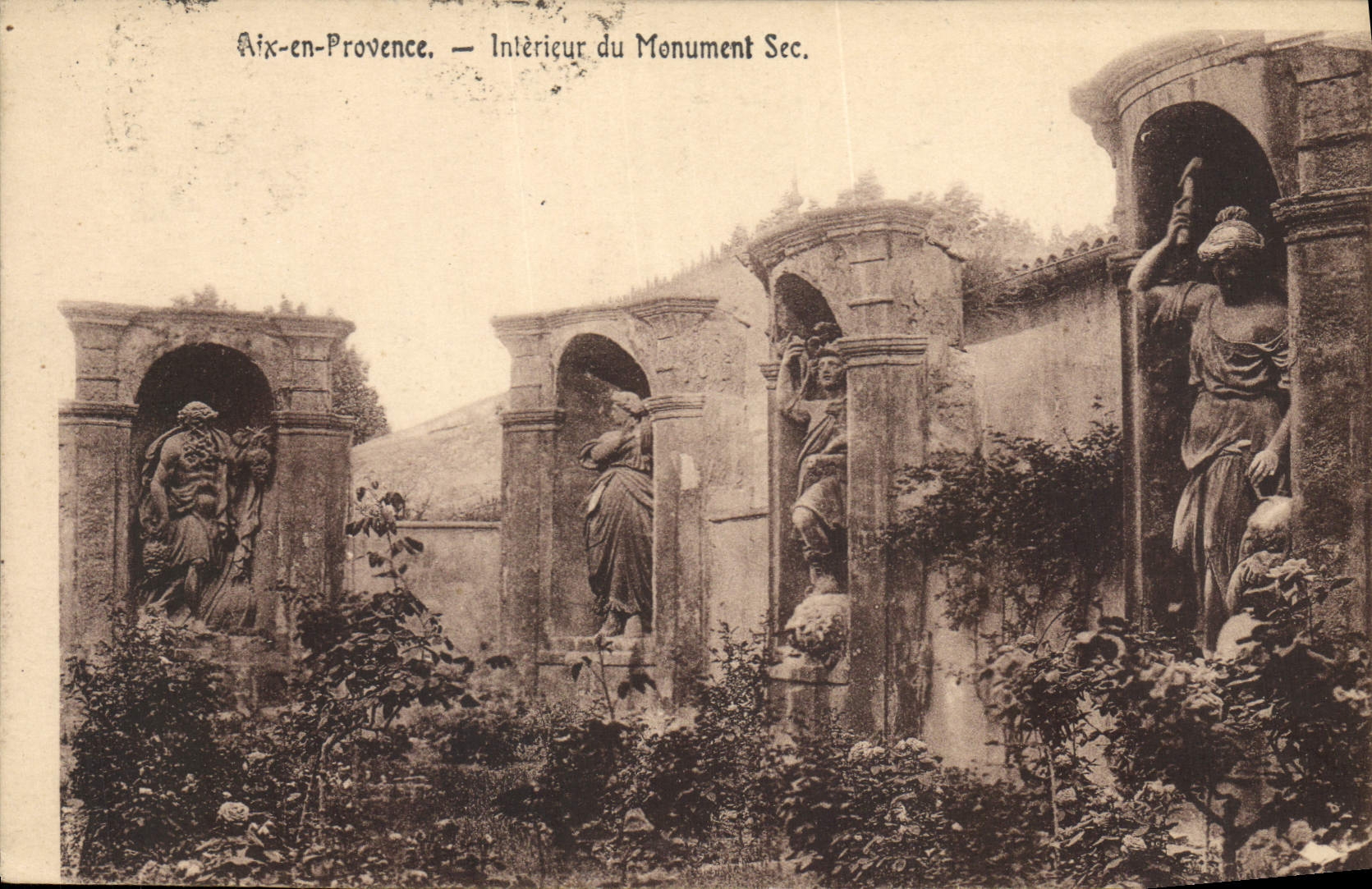 Aix-en-Provence — Innenansicht des Monument Sec. — Aix-en-Provence