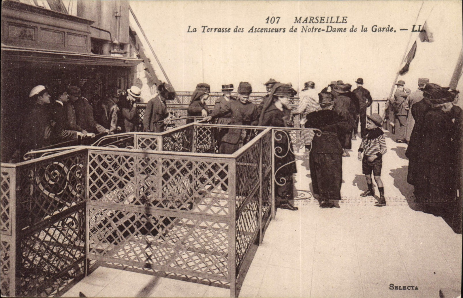 Marseille — La Terrasse des Ascenseurs de Notre-Dame de la Garde — Selecta, n° 107