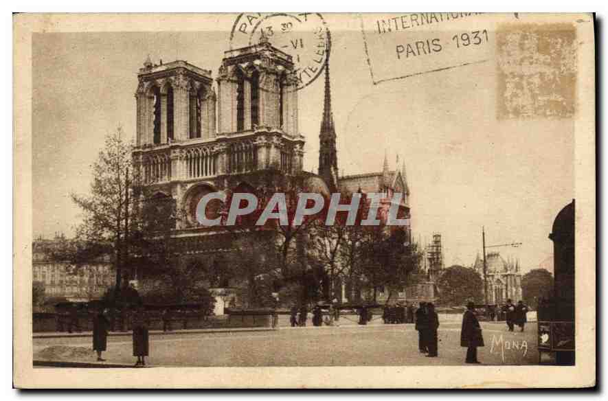 CPA Paris La Cathedrale Notre Dame et le quai de Montebello 