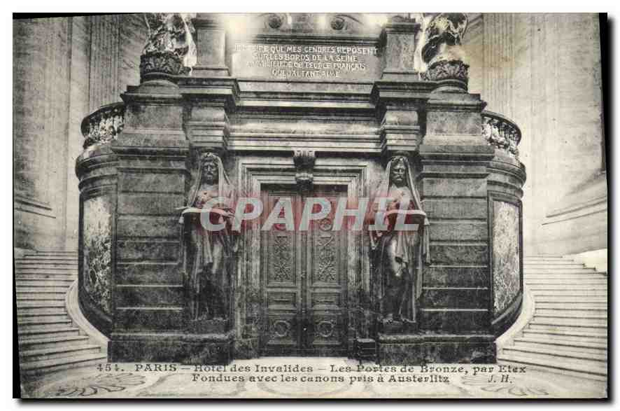 CPA Paris Hotel des Invalides les Portes de Bronze par Etex Fondues avec les Canons pris a Austerlit