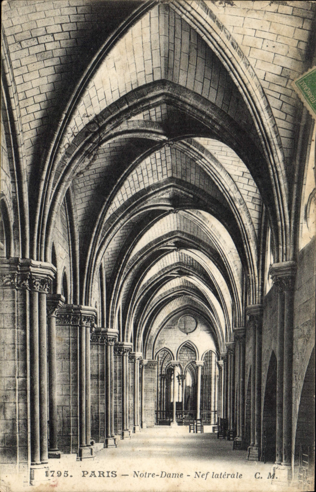 CPA Paris Notre Dame Nef Laterale 