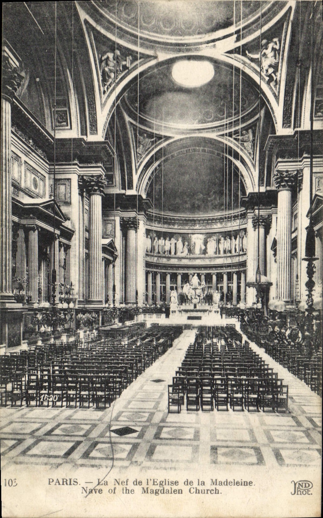 CPA Paris la Nef de l'eglise de la Madeleine 