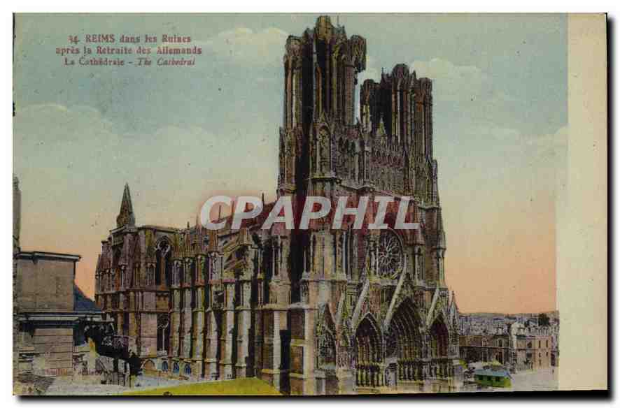 Reims dans les Ruines après la Retraite des Allemands — La Cathédrale — The Cathedral