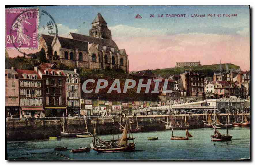 CPA Le Treport L'Avant Port et l'Eglise Bateaux de peche