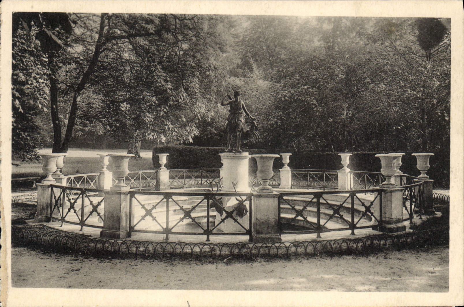 Fontaine de Diane — Château de Fontainebleau — Édition des Musées Nationaux