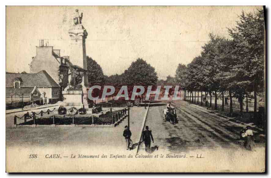CPA Caen Le Monument des Enfants du Calvados et le Boulevard 