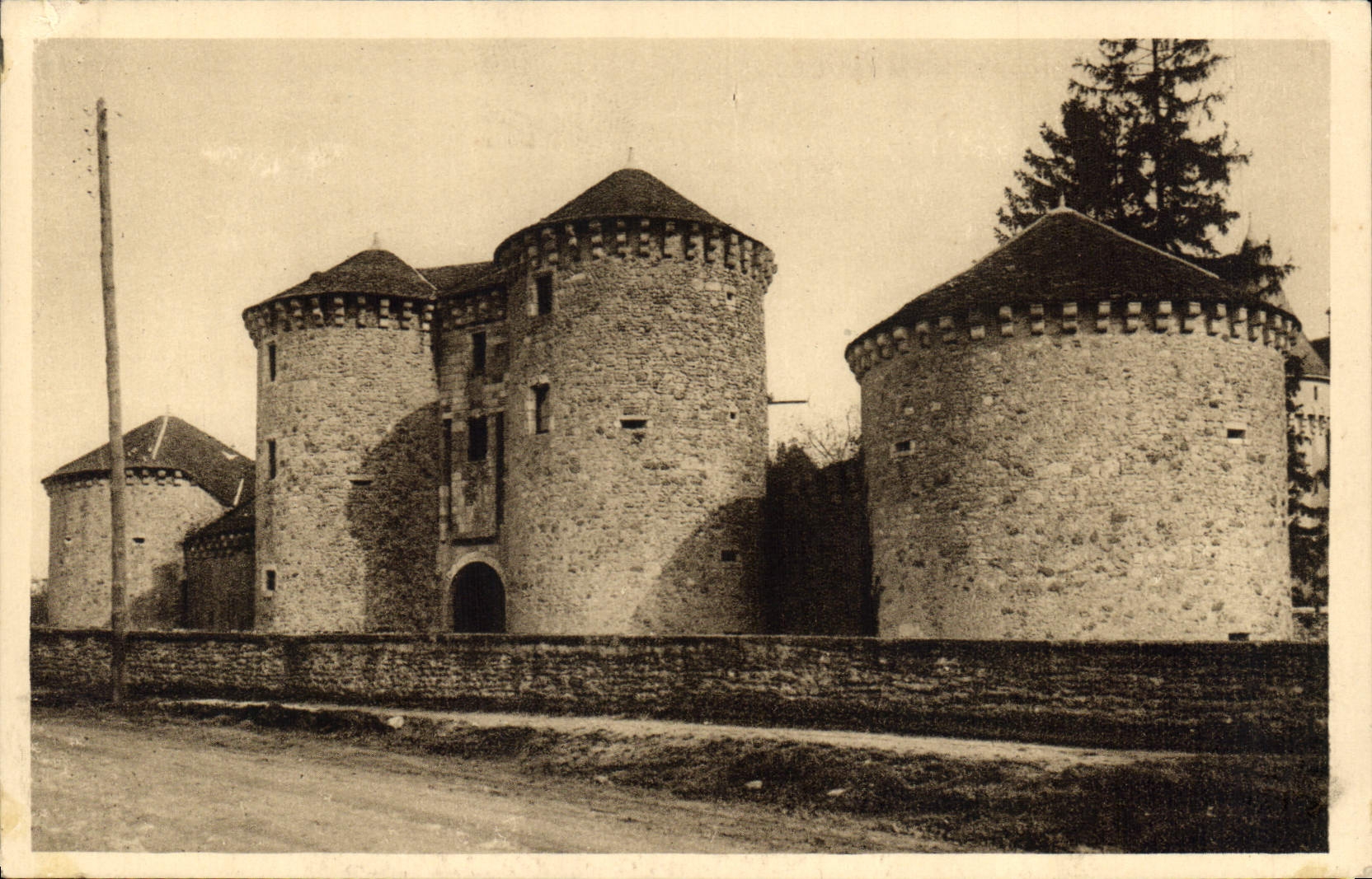 CPA Chateau de Bourg Archambault Vienne Le Donjon 