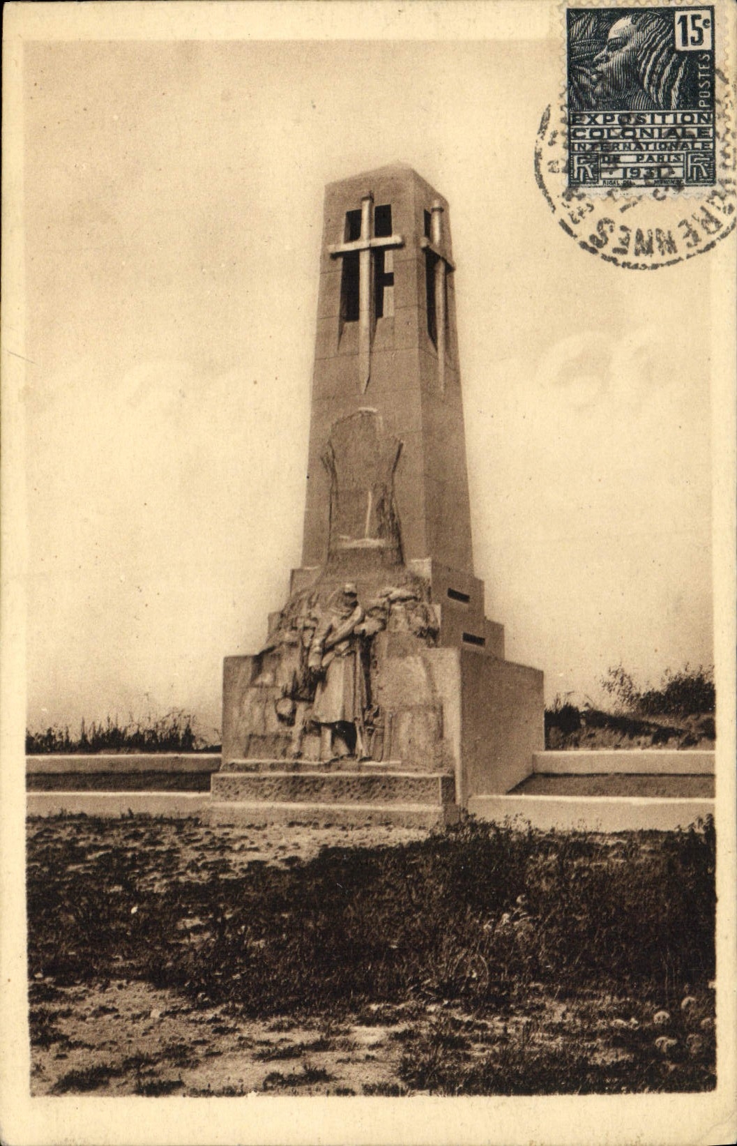 CPA Vauquois le Phare qui Veille les Morts Glorieux tombes sur la sanglante Butte 