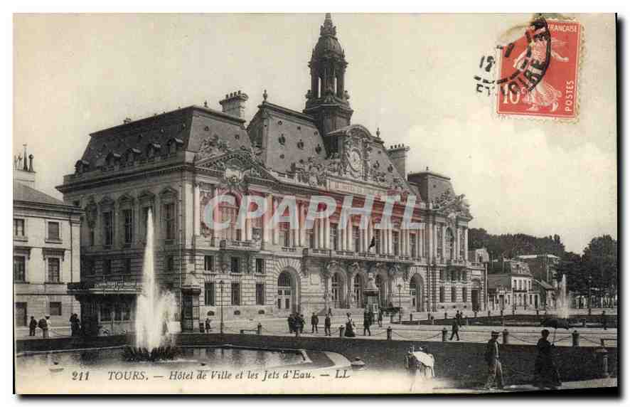 CPA Tours Hotel de Ville et les Jets d'Eau 