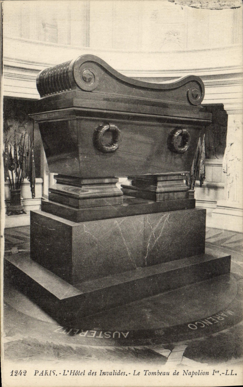 CPA Paris l'hotel des Invalides le Tombeau de Napoleon Ier 
