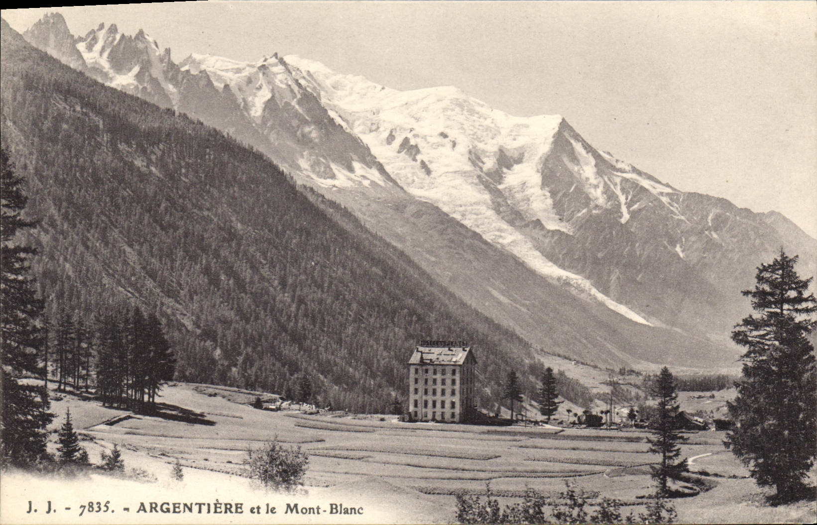 Argentière et le Mont-Blanc — vue panoramique avec hôtel — J.J. - 7835