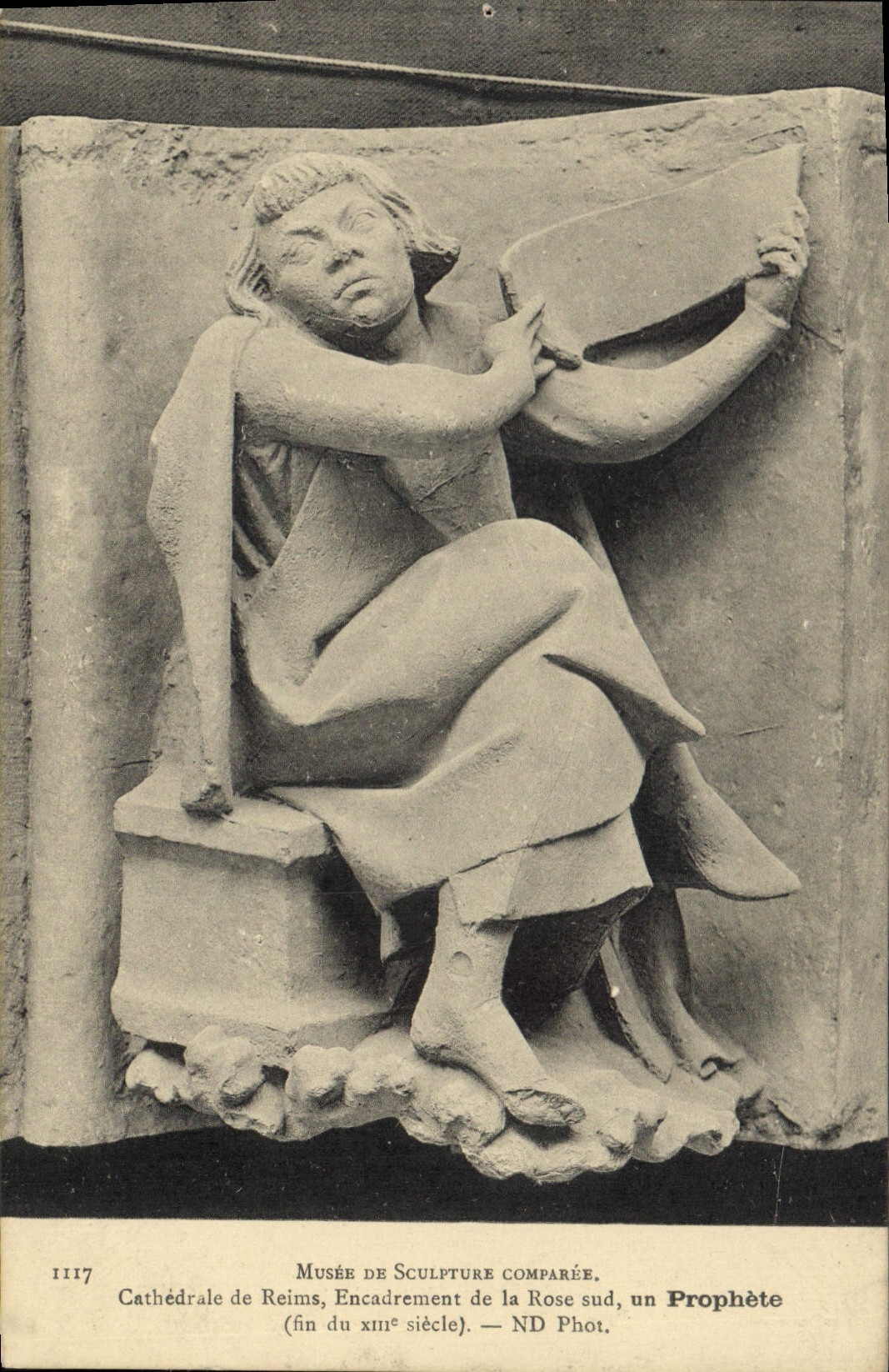 Cathédrale de Reims — Encadrement de la Rose sud, un Prophète — Musée de Sculpture Comparée, fin du xiiie siècle — ND Phot.