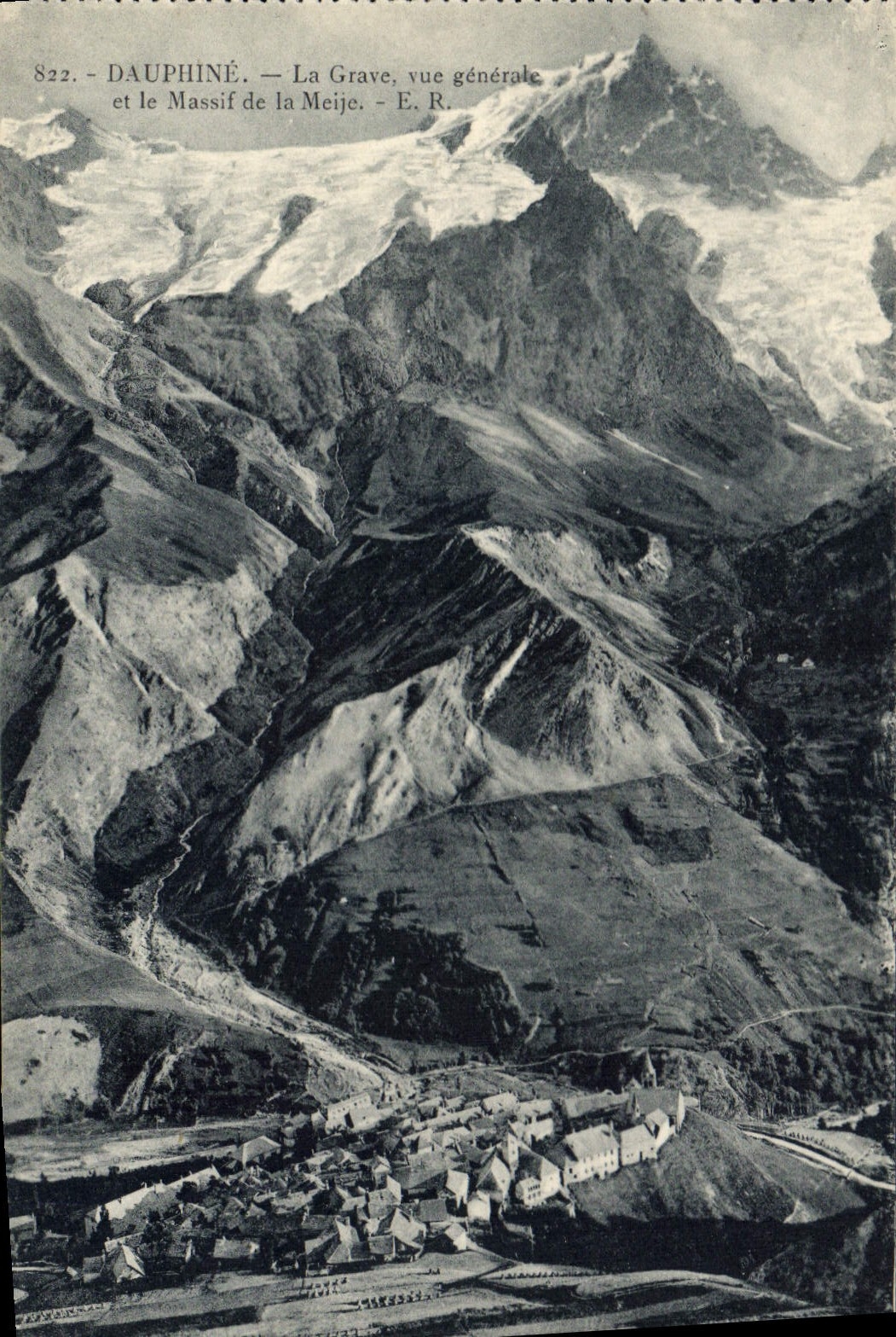 CPA Dauphine La Grave vue generale et le Massif de la Meije 