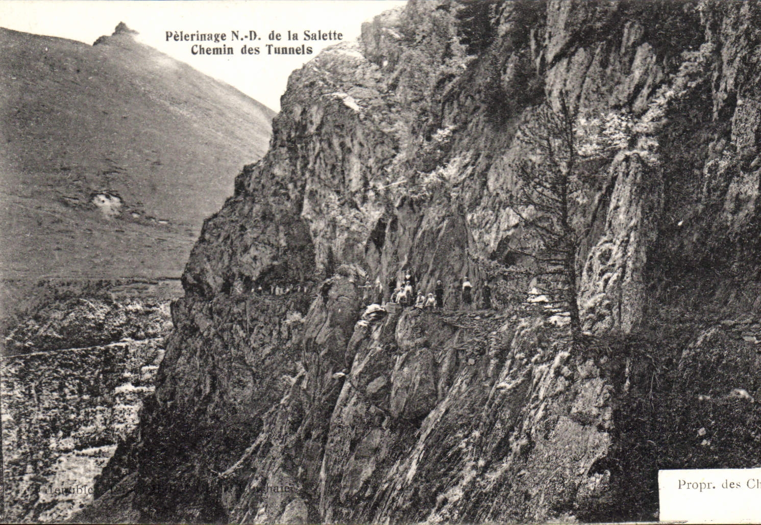 CPA Pelerinage N D de la Salette Chemin des Tunnels 