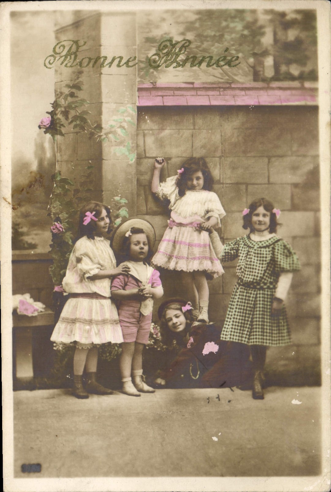 Cinq jeunes filles — 'Bonne Année' — éditeur inconnu, n° 3000