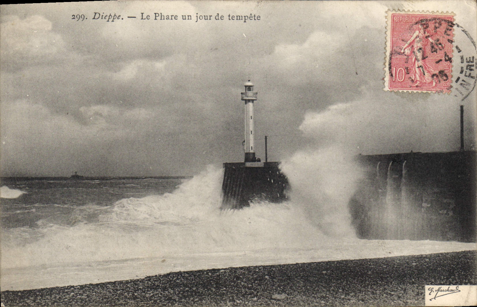 CPA Dieppe Le Phare un jour de tempete 