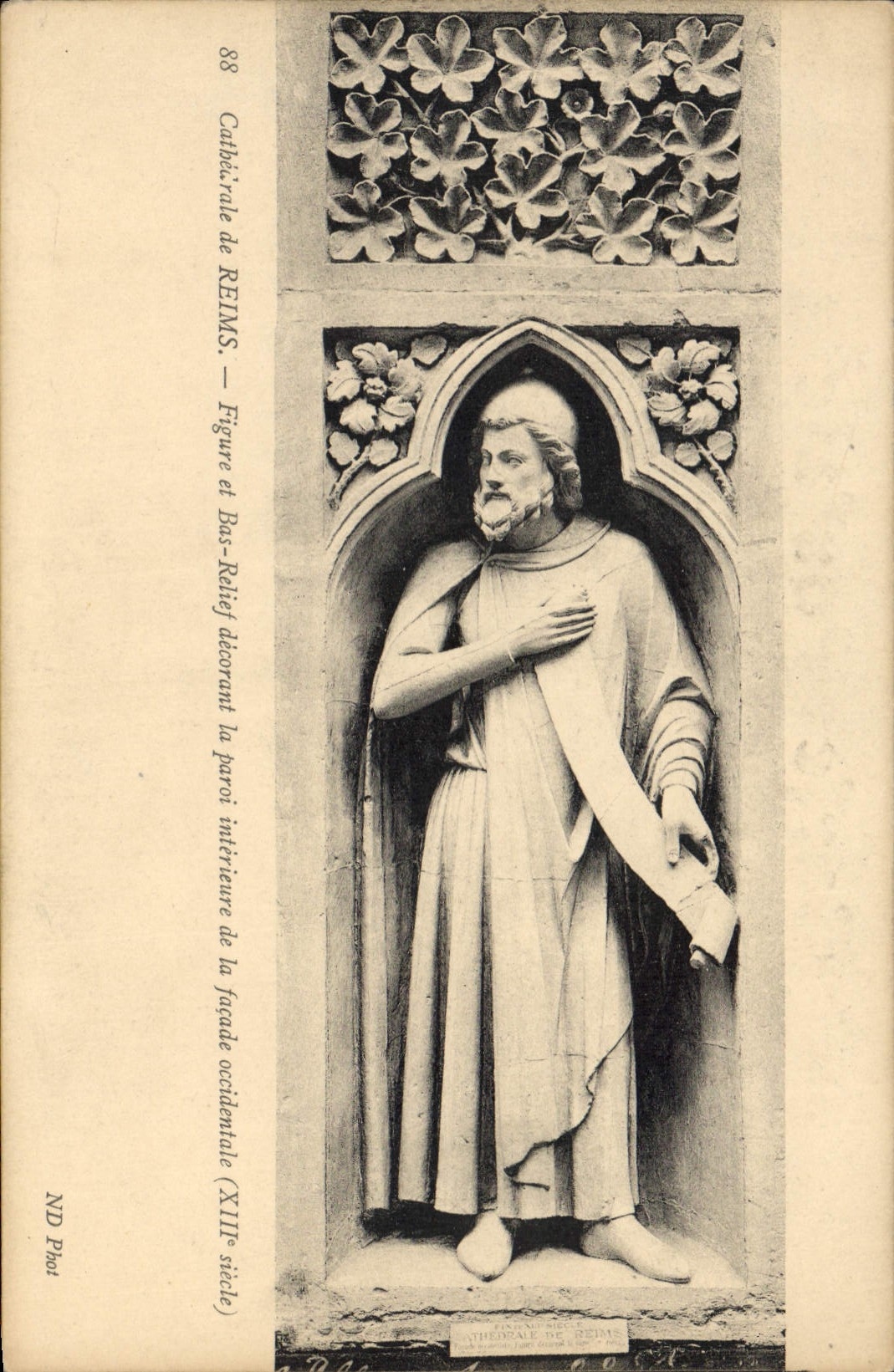 Cathédrale de REIMS — Figure et Bas-Relief décorant la paroi intérieure de la façade occidentale (XIIe siècle) — ND Phot