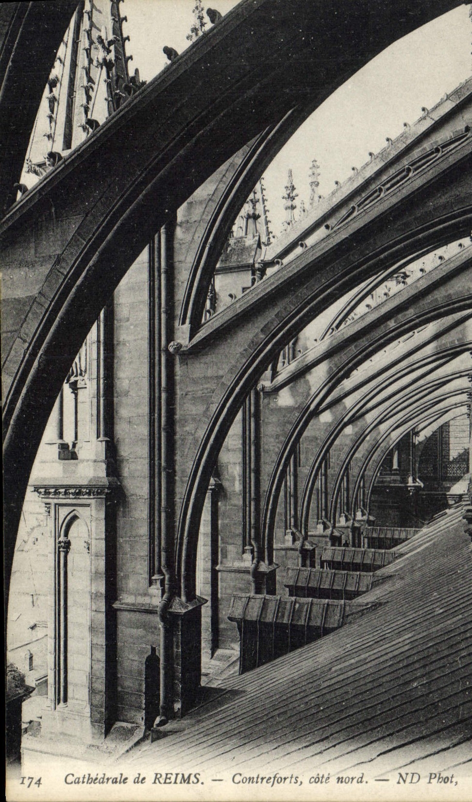 Cathédrale de REIMS — Contreforts, côté nord — ND Phot, n° 174