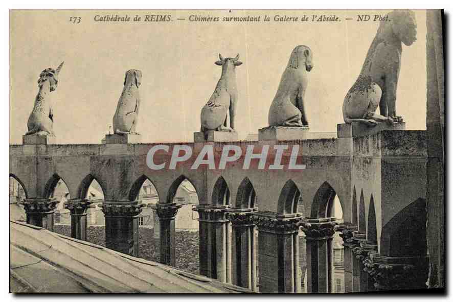 CPA Cathedrale de Reims Chimeres surmontant la Galerie de l'Abside 