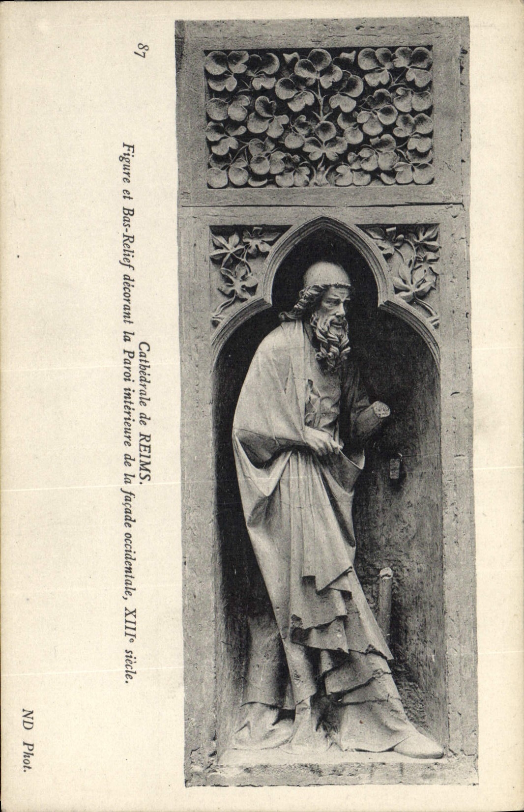 Figure et Bas-Relief décorant la Paroi intérieure de la façade occidentale — Cathédrale de REIMS — XIIIe siècle — ND Phor.