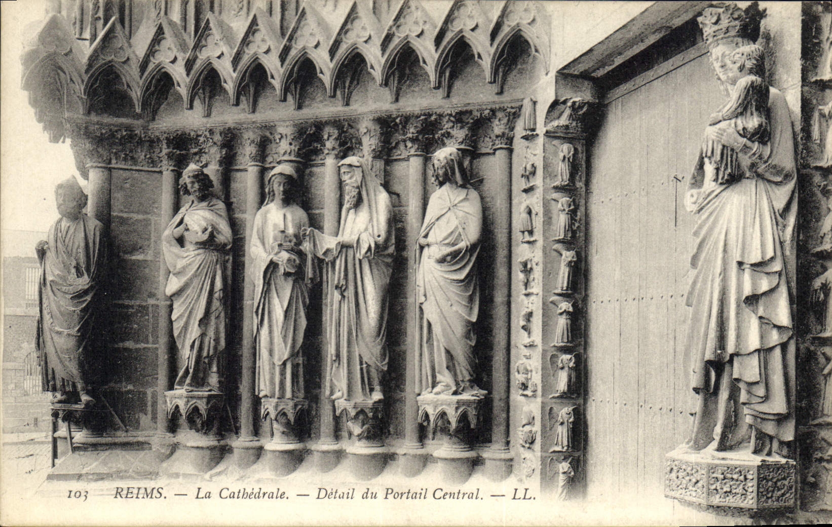 CPA Reims la Cathedrale Detail du Portail central 