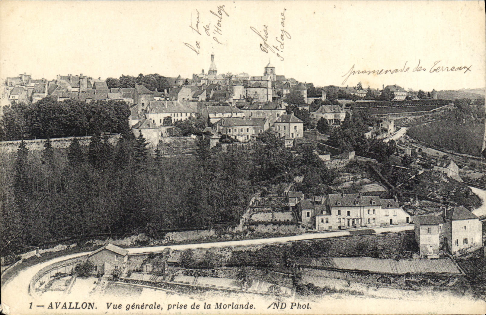 Avallon — Vue générale prise de la Morlande — ND Phot.