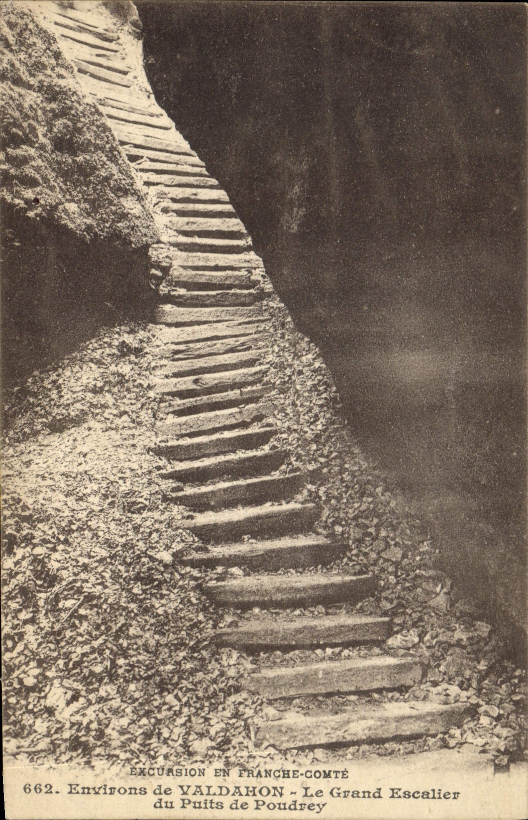 CPA Environs de Valdahon Le Grand Escalier du Puits de Poudrey 
