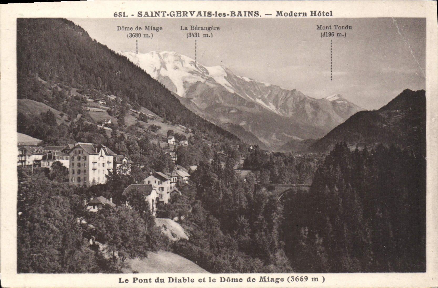 Saint-Gervais-les-Bains — Modern Hôtel — Vue des montagnes