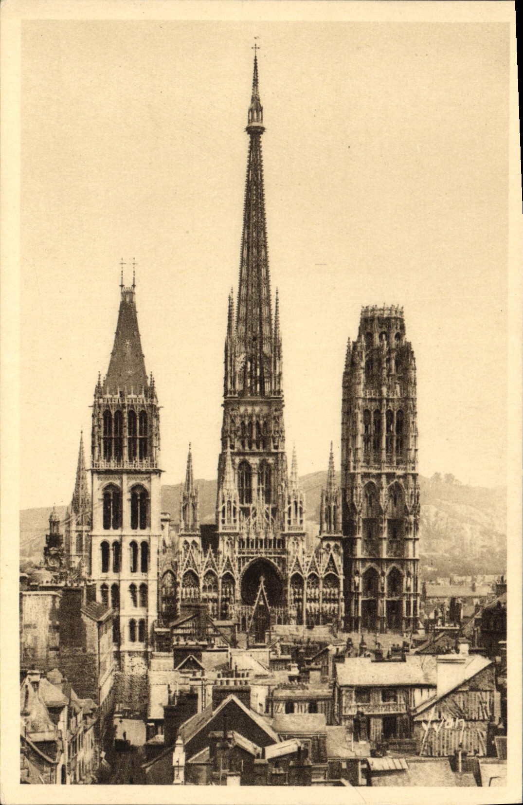 CPA Rouen Seine Inferieure Vue generale sur la Cathedrale 
