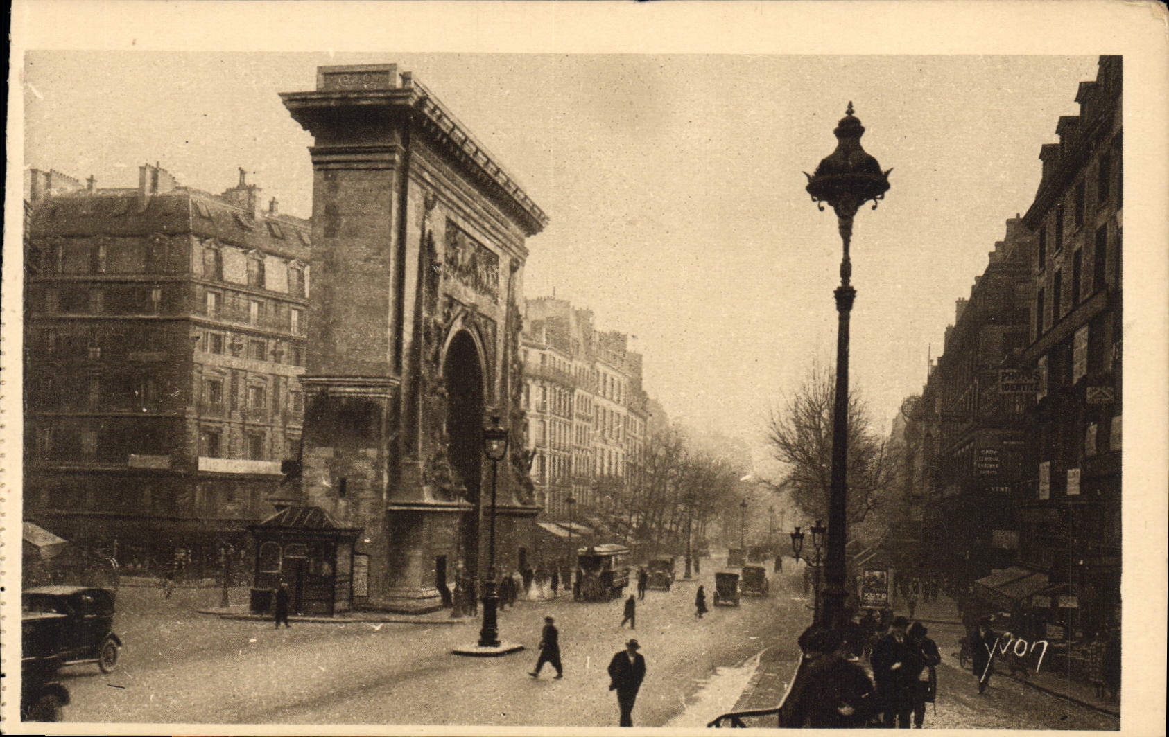 CPA Paris en flanant La Porte Saint Denis et les Grands Boulevards 