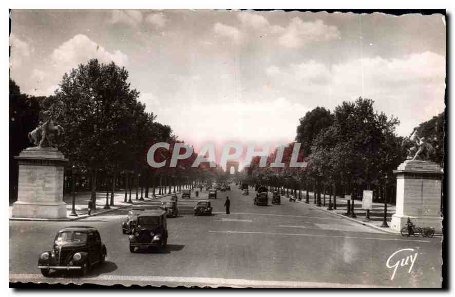 CPA Paris Avenue des Champs Elysees et arc de triomphe de l'Etoile 