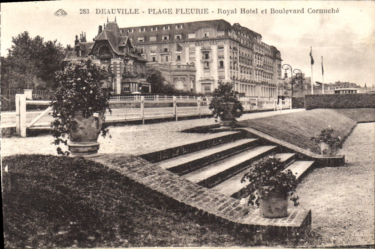 Deauville - Plage Fleurie - Royal Hotel et Boulevard Cornuché