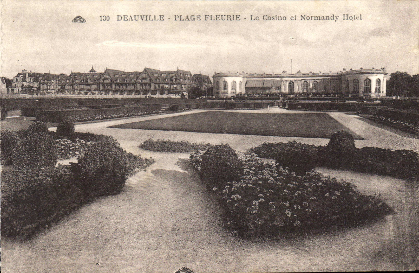 Deauville - Plage Fleurie - Le Casino et Normandy Hotel