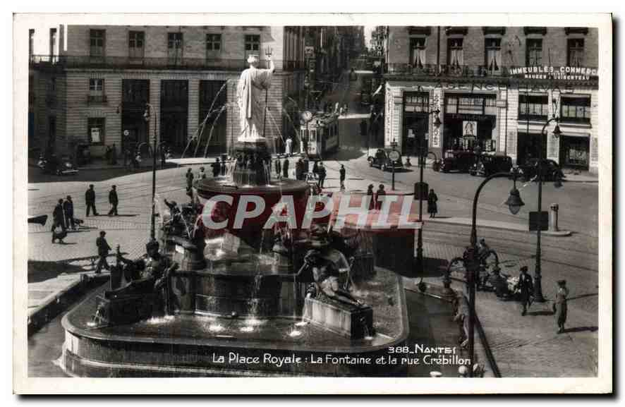CPA Nantes La Place Royale La Fontaine et la rue Crebillon 