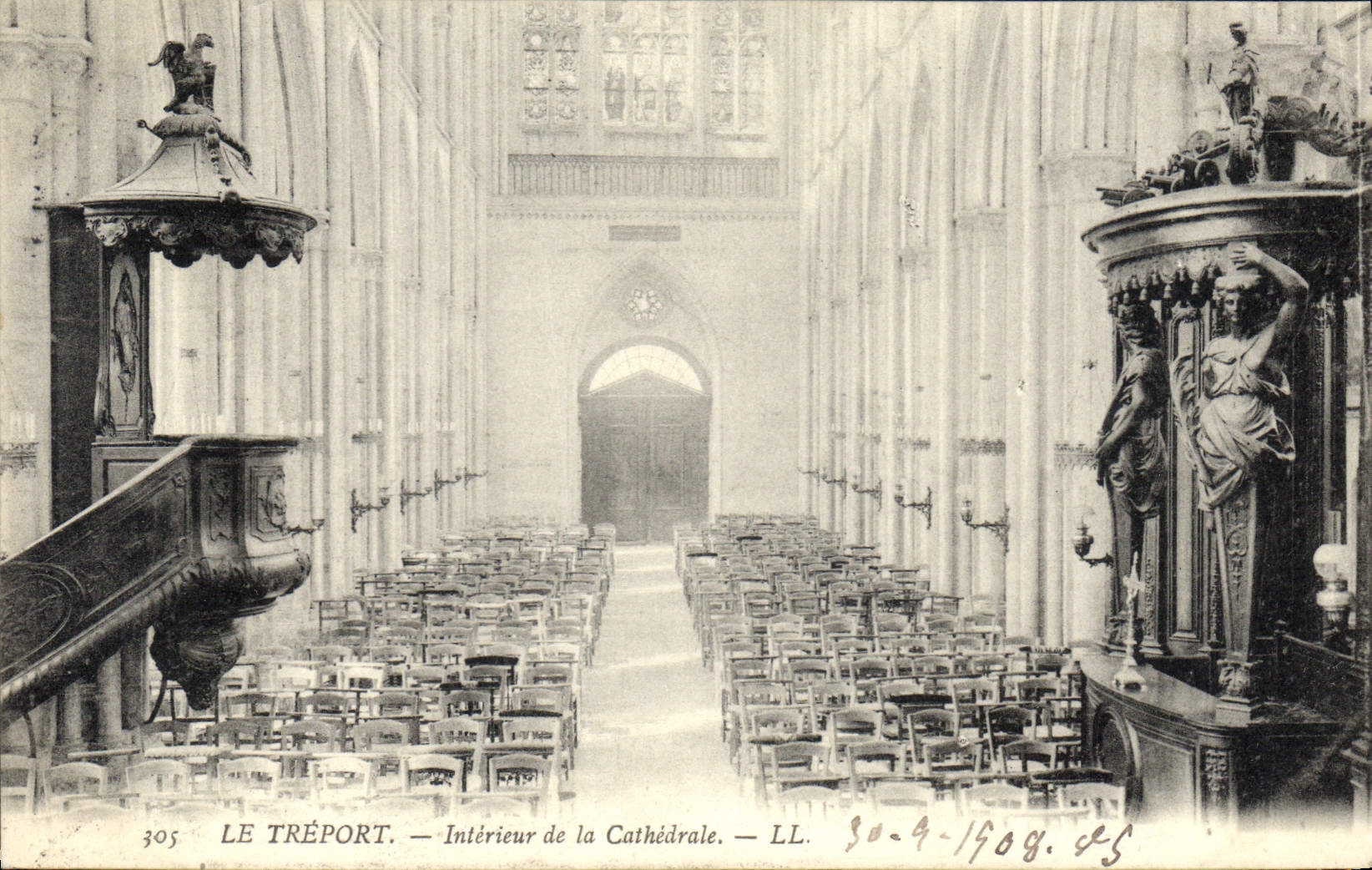 CPA Le Treport Interieur de la Cathedrale 