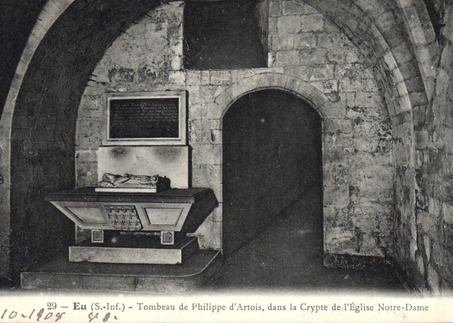 CPA Eu S Inf Tombeau de Philippe d'Artois dans la Crypte de l'Eglise Notre Dame 