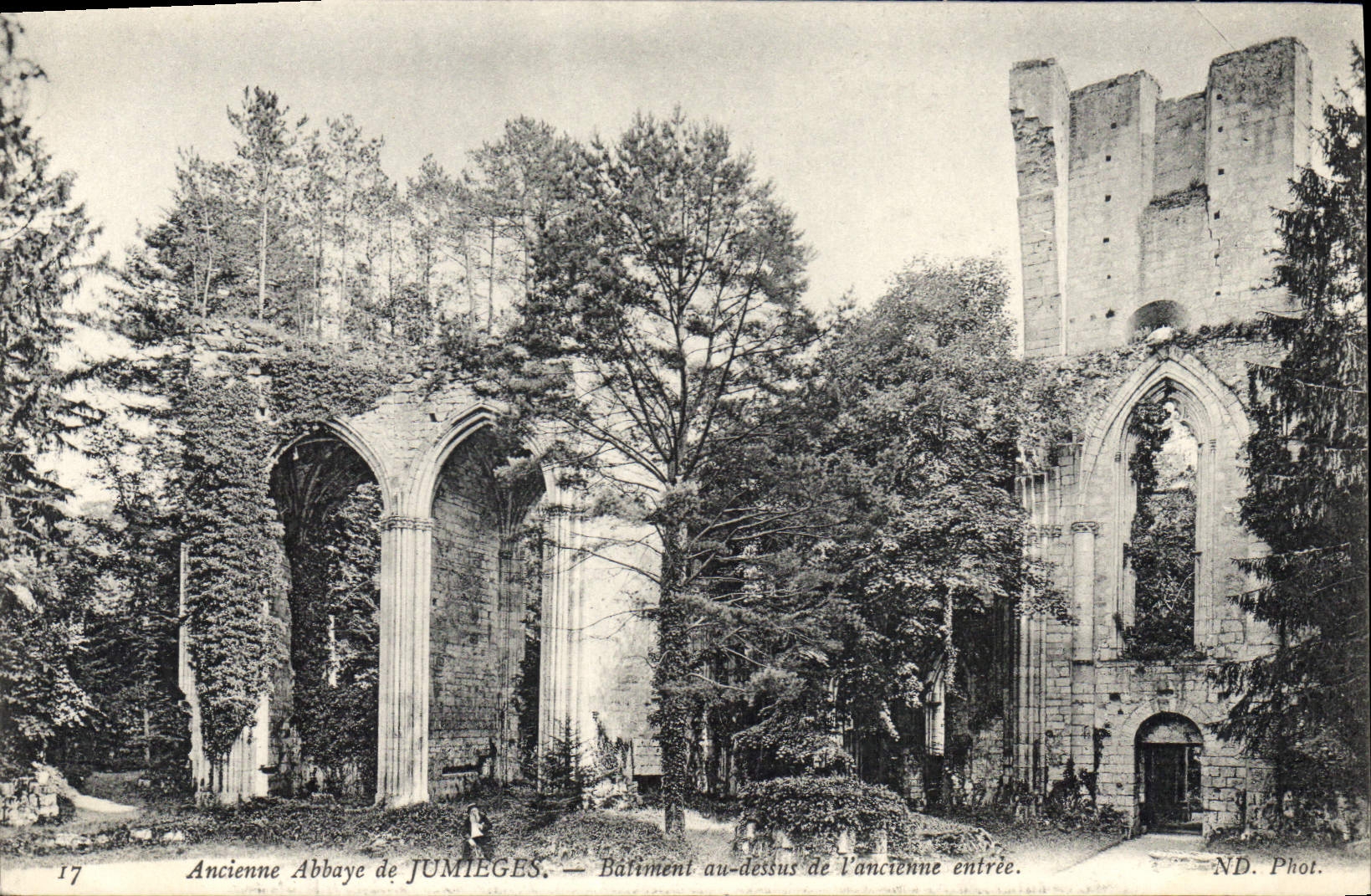 CPA Ancienne Abbaye de Jumieges Batimient au dessus de l'ancienne entree 