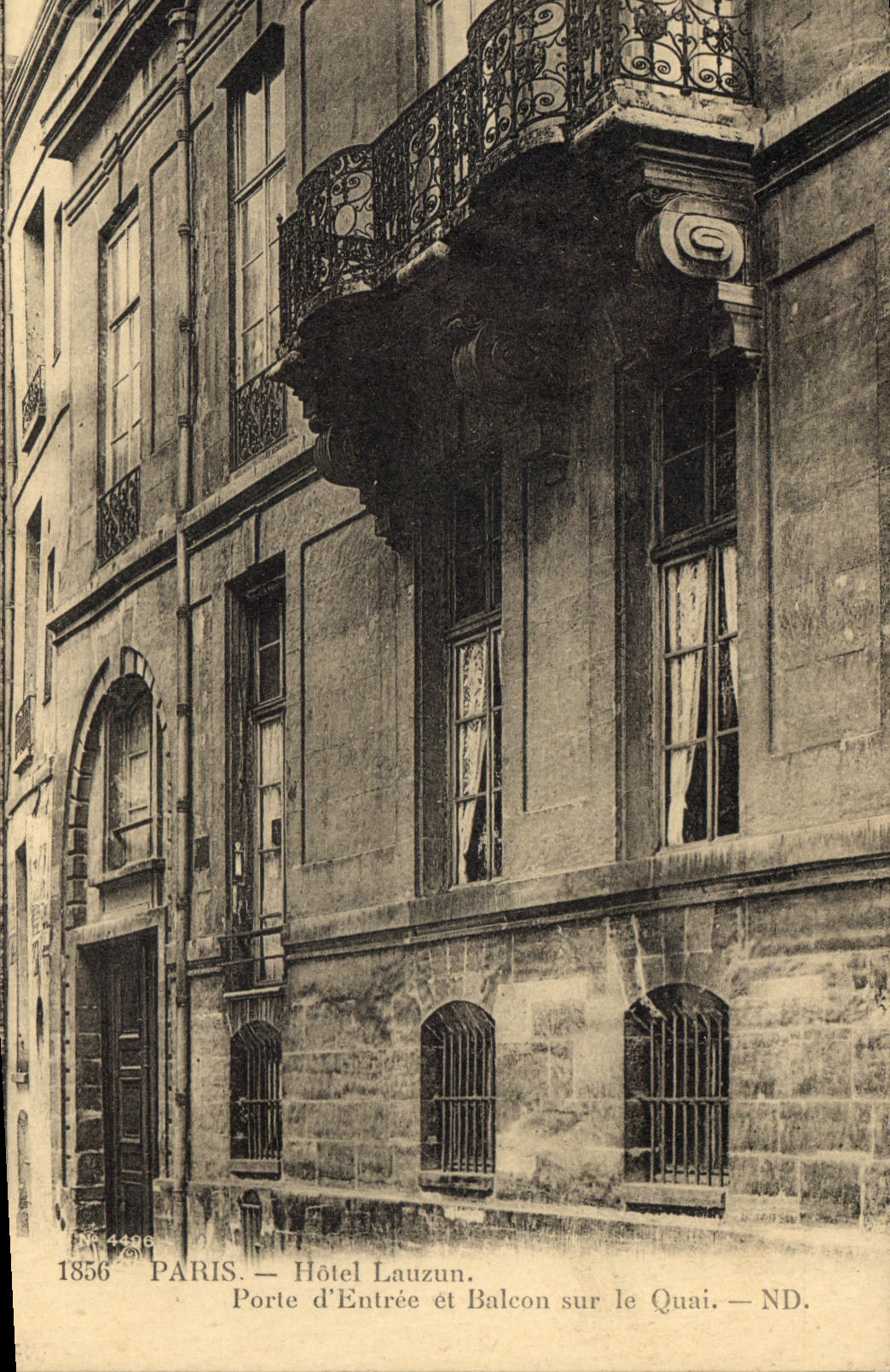 Paris — Hôtel Lauzun — Porte d'Entrée et Balcon sur le Quai — ND.