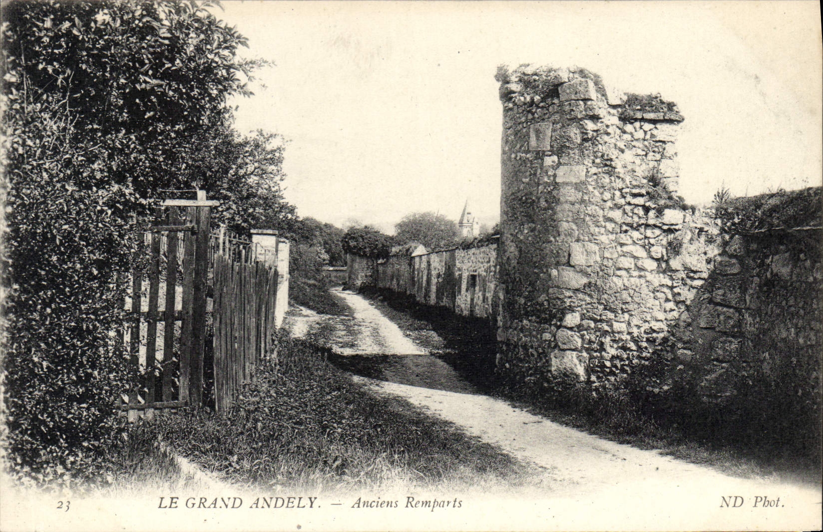 CPA Le Grand Andely Anciens Remparts 