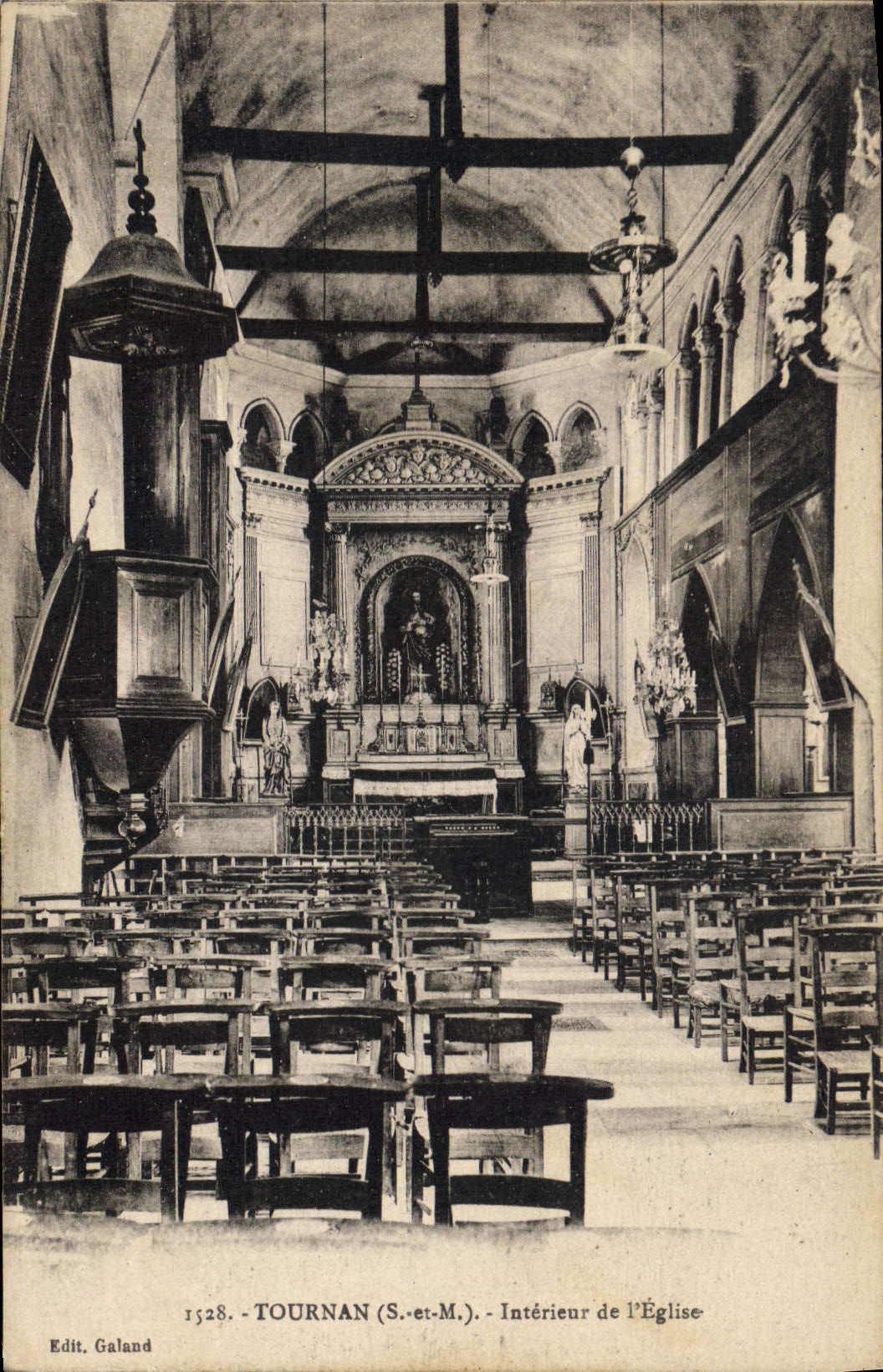 CPA Tournan S et M Interieur de l'Eglise 