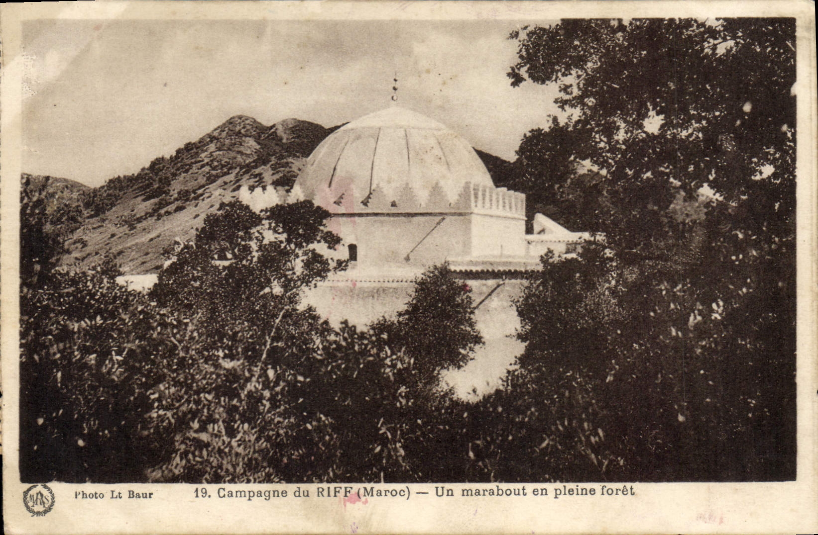 CPA Campagne du Riff Maroc Un marabout en pleine foret 