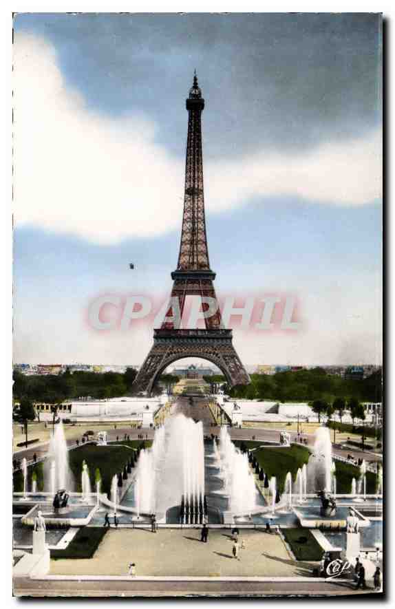 CPA Paris Les Fontaines du Palais de Chaillot et la Tour Eiffel 