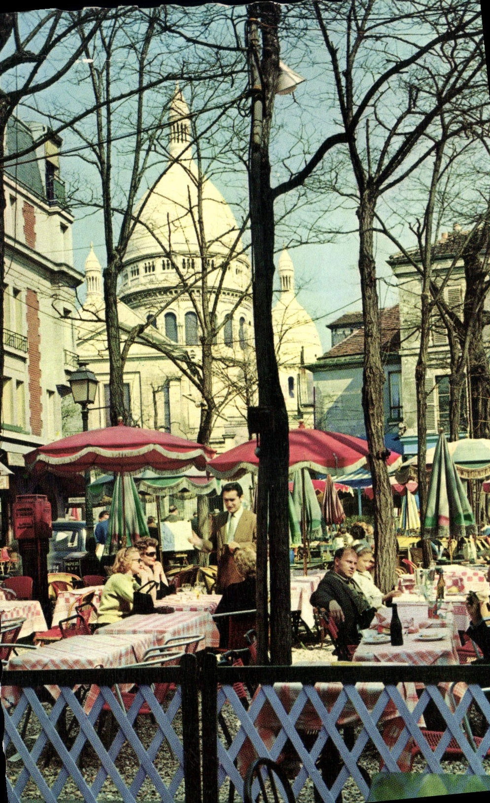 CPA Paris Le Sacre Coeur de Montmartre vu depuis la place du Tertre 