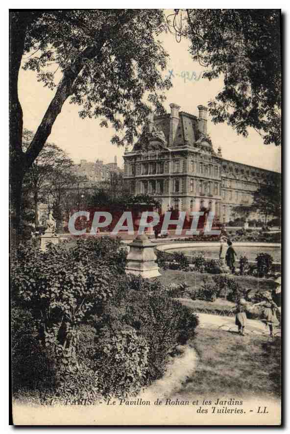CPA Paris Le Pavillon de Rohan et les Jardins des Tuileries Bateau