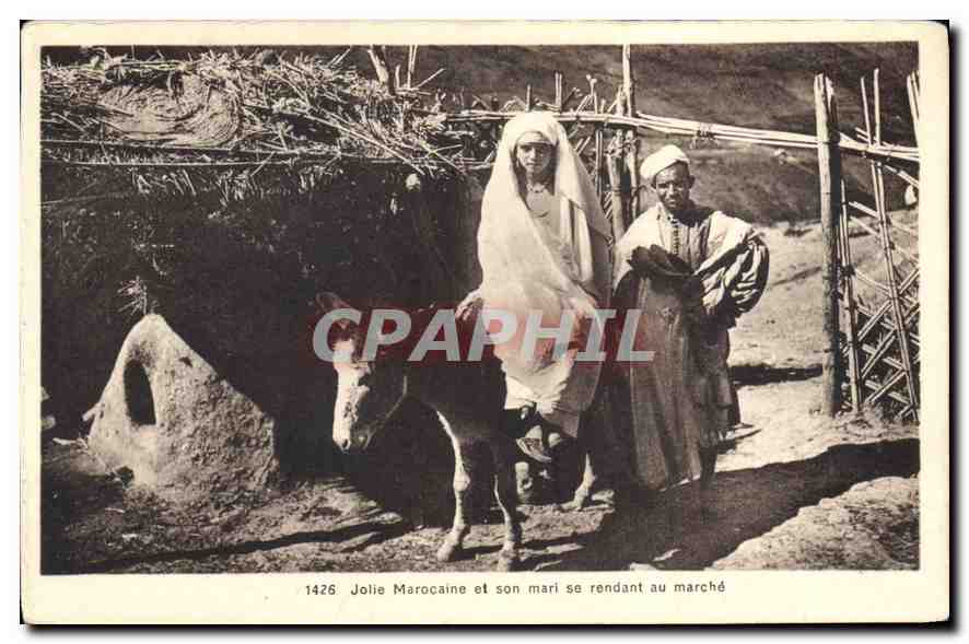 CPA Jolie Marocaine et son mari so rendant au marche Ane Mule