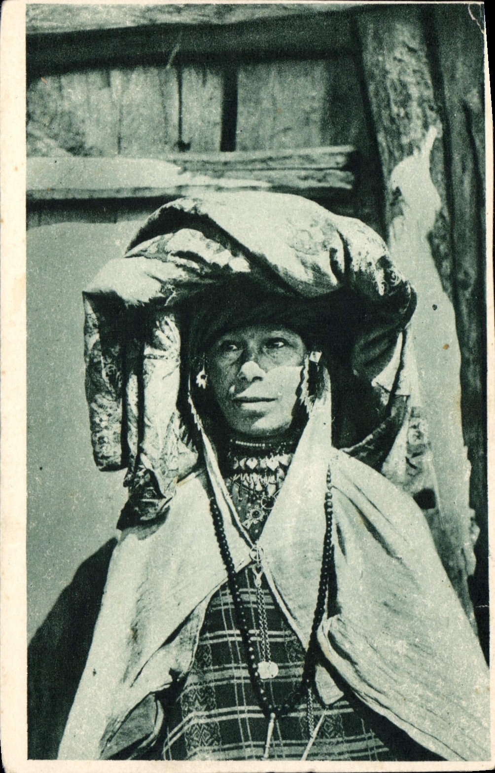 CPA L'Algerie Vieille Femme de Bellihoud 