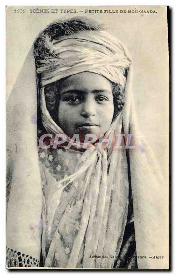 CPA Scenes et Types Petite Fille de Bou Saada 