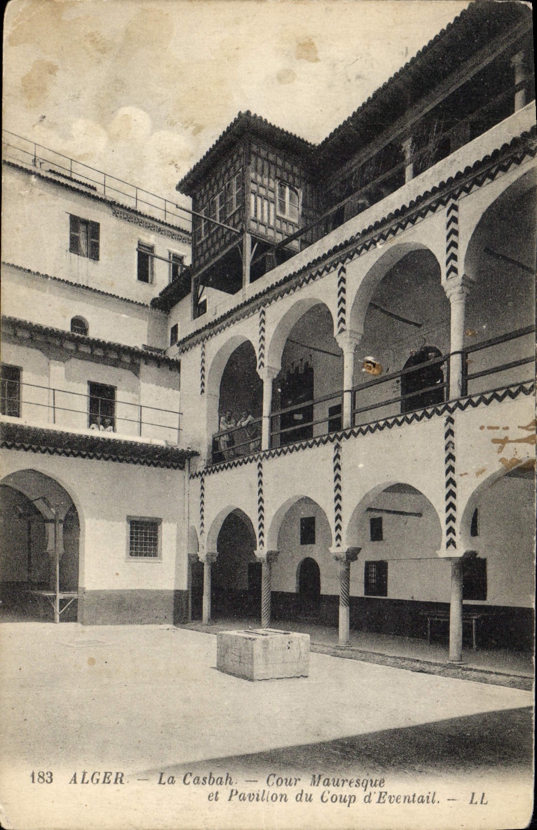 Algér - La Casbah - Cour Mauresque et Pavillon du Coup d'Eventail - LL