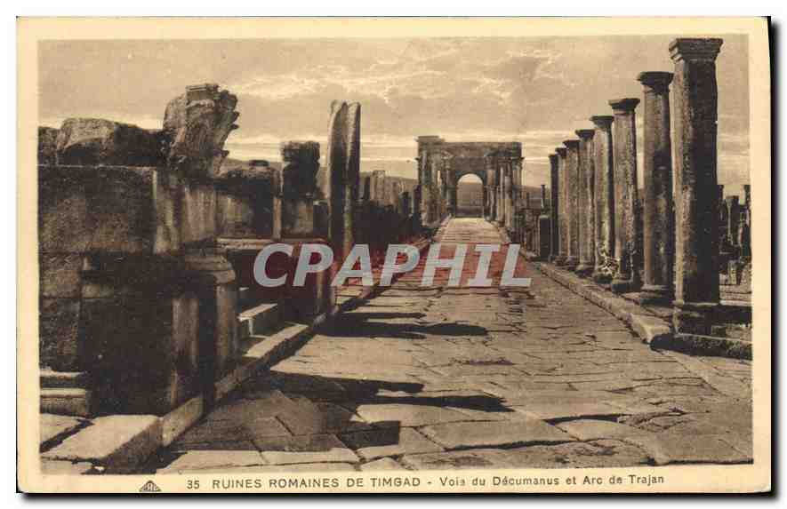 Ruines romaines de TimgaD — Voie du Décumanus et Arc de Trajan — C°' Association des Arts Photomécaniques — Strasbourg